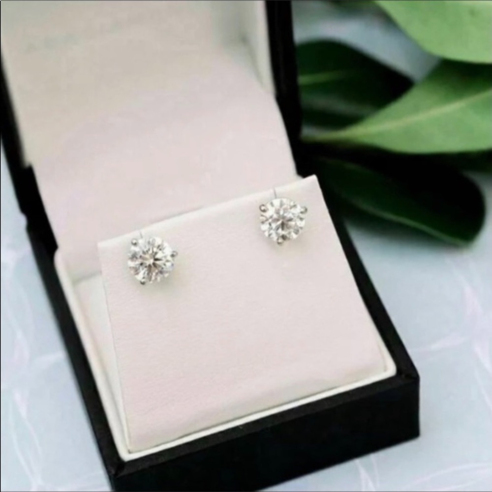 7mm 1.25 ct Round Brilliant Cut Stud Earrings - Picture 3 of 14
